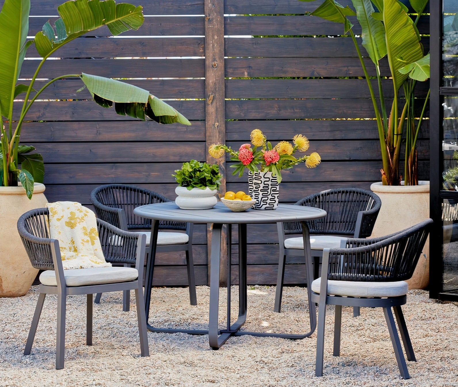 G6 Dining Set