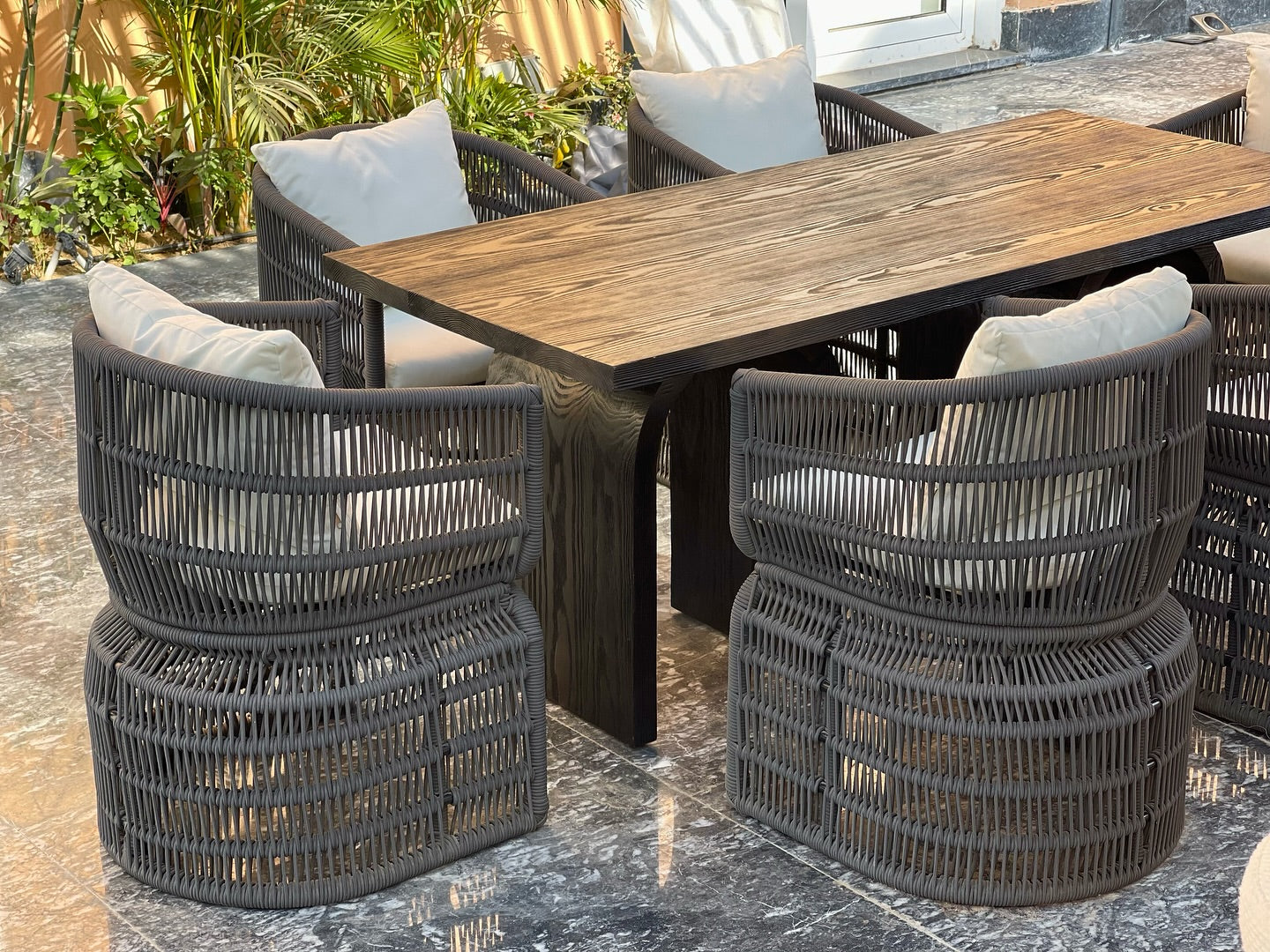 G2 Dining Set