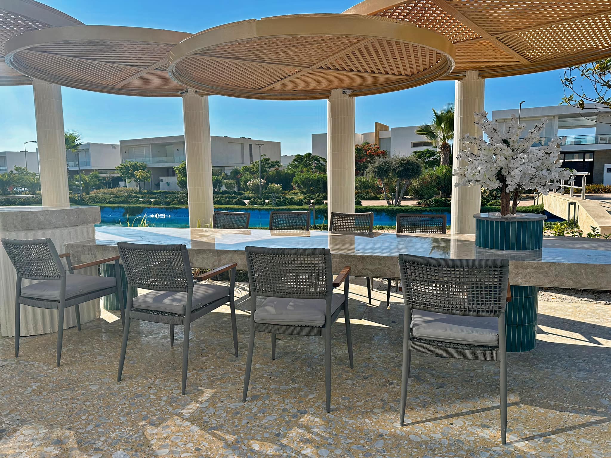 G12 Dining Set