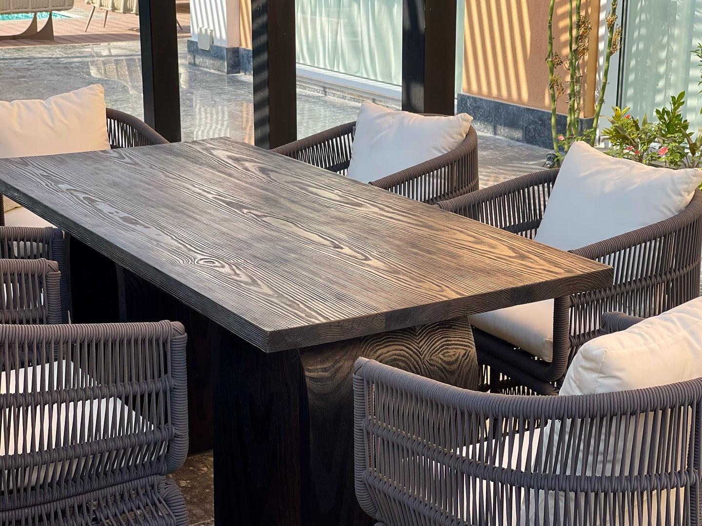 G2 Dining Set