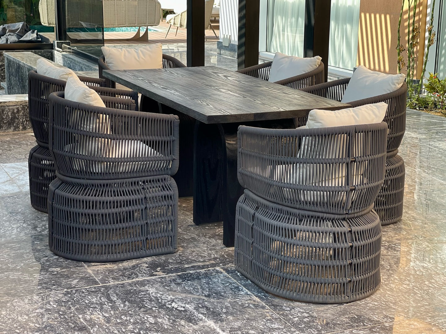 G2 Dining Set