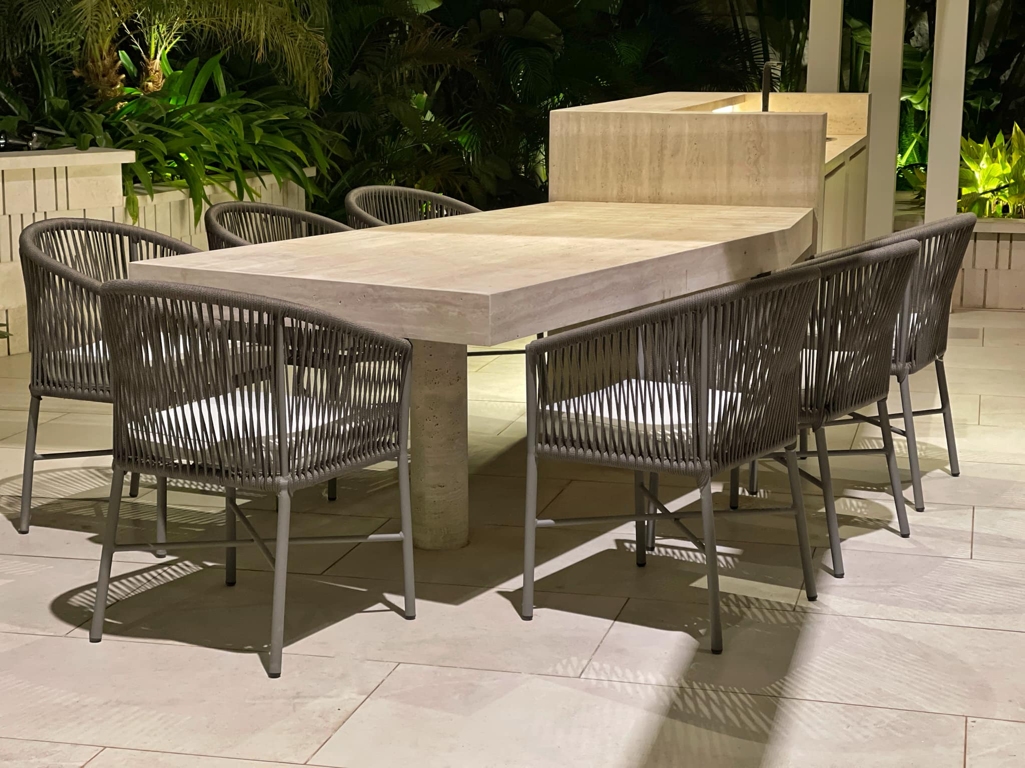 Outdoor G16 Dining Set by AGMA