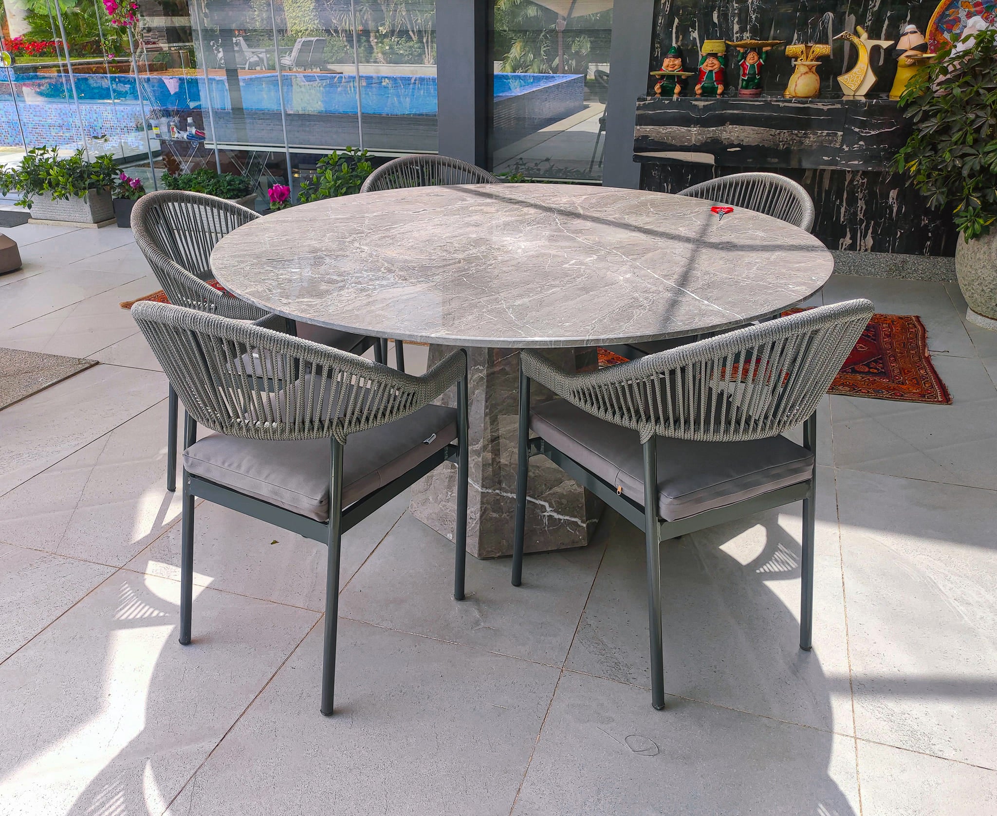 G5 Dining Set