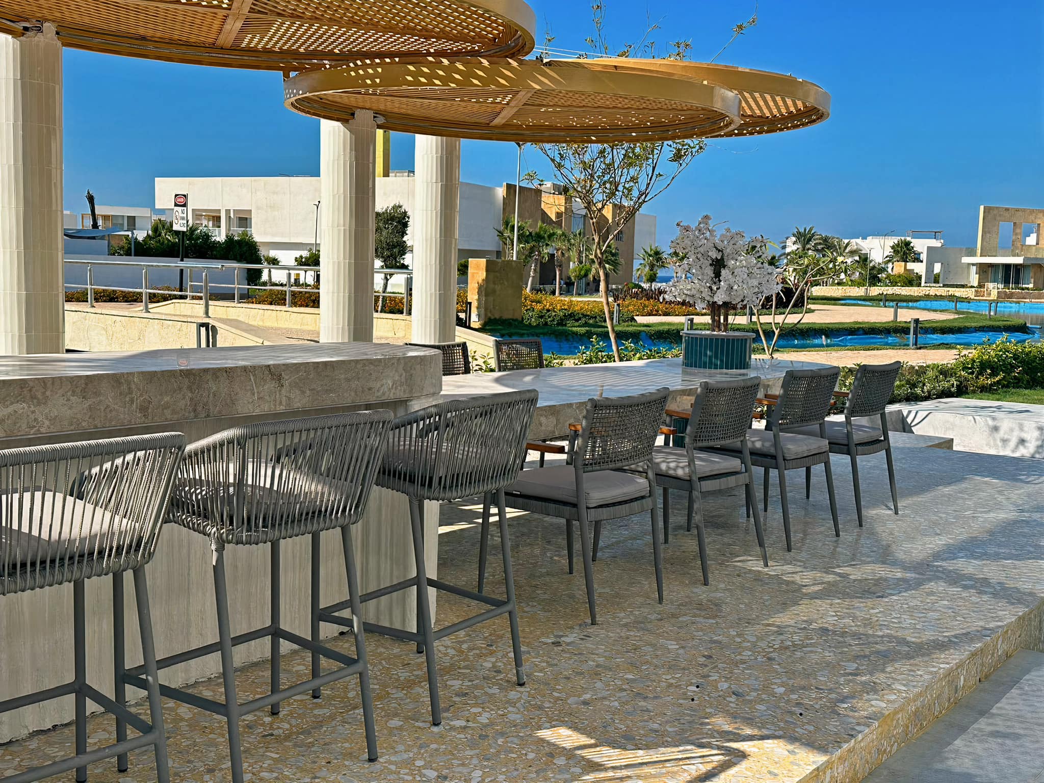 G12 Dining Set