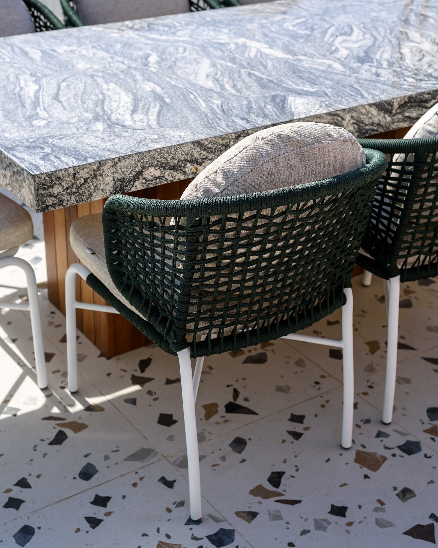 G1 Dining Set